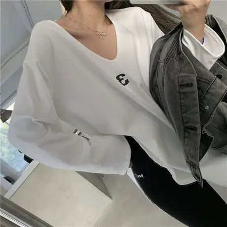白色V领打底衫女秋冬2024新款韩版宽松上衣开叉中长款长袖磨毛T恤图片